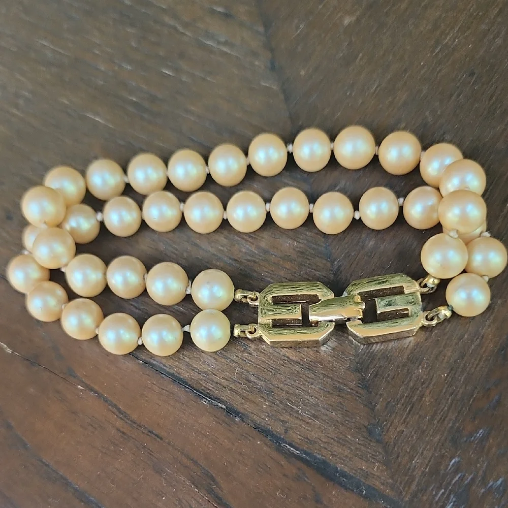 Givenchy 1977 Gold Faux Pearl Bracelet - Picture 3 of 7